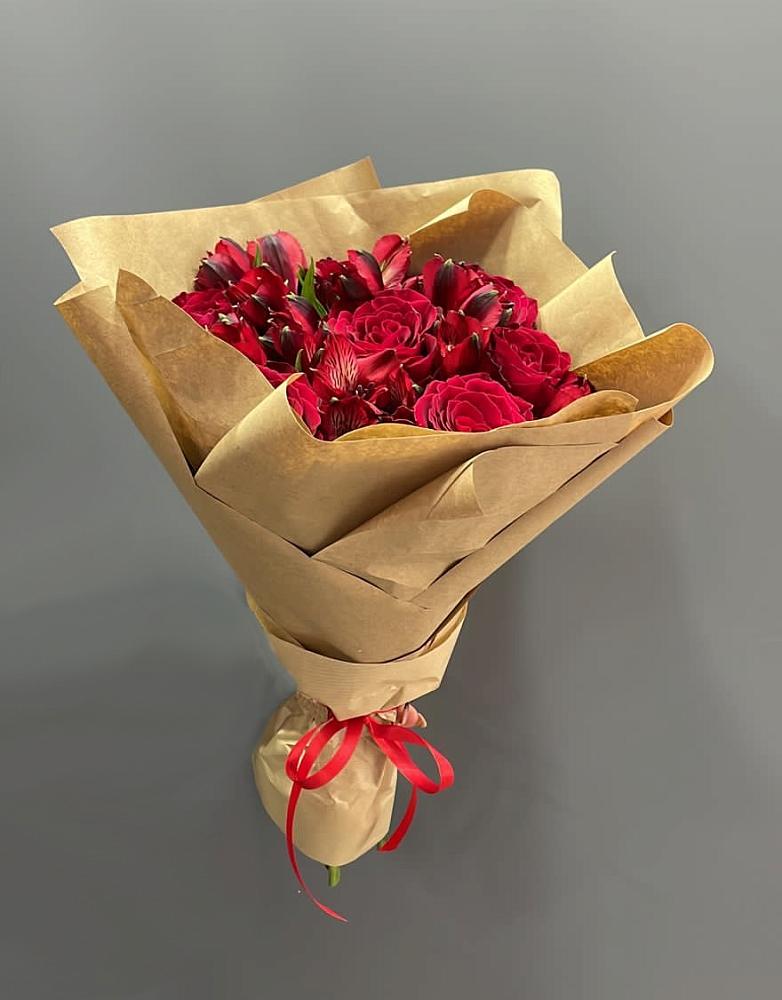 Букет цветов из: Альстромерии и Розы в Кардоникской