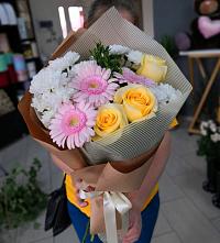 Букет цветов из:  Герберы, Розы и Хризантемы в Кардоникской