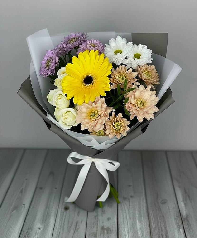 Букет цветов из: Розы, Герберы и Хризантемы в Кардоникской