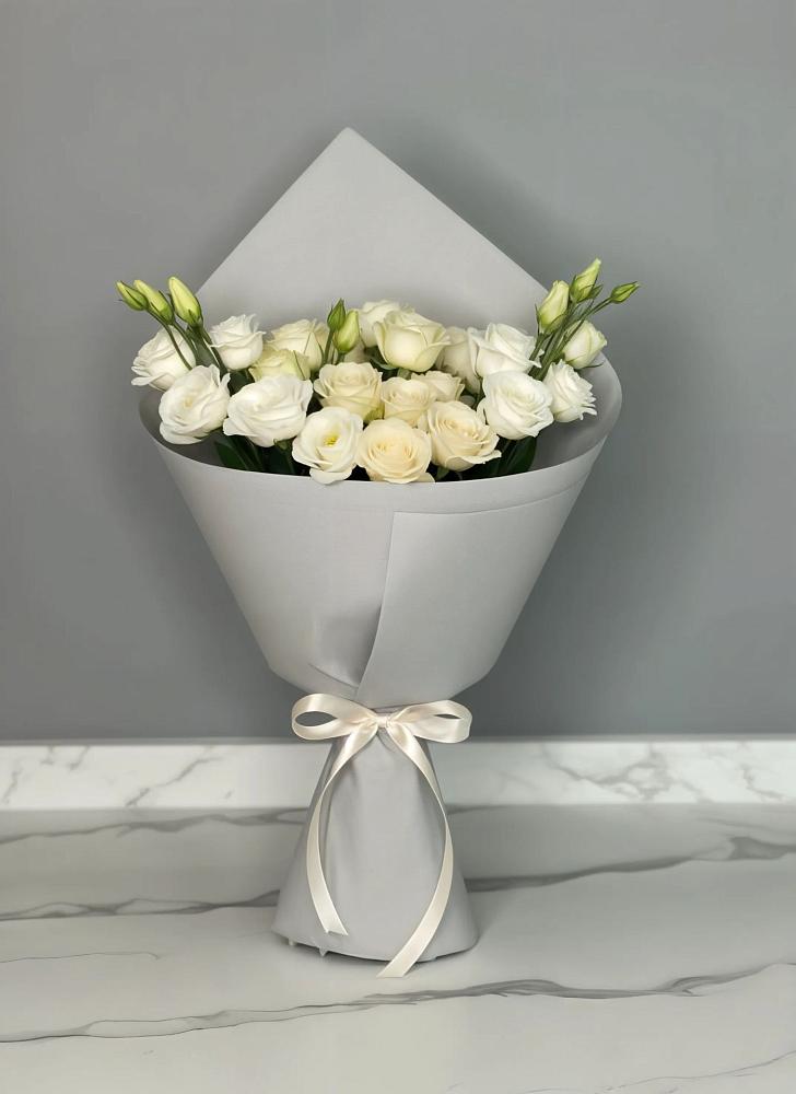 Букет цветов из: Розы и Лизиантусы в Кардоникской