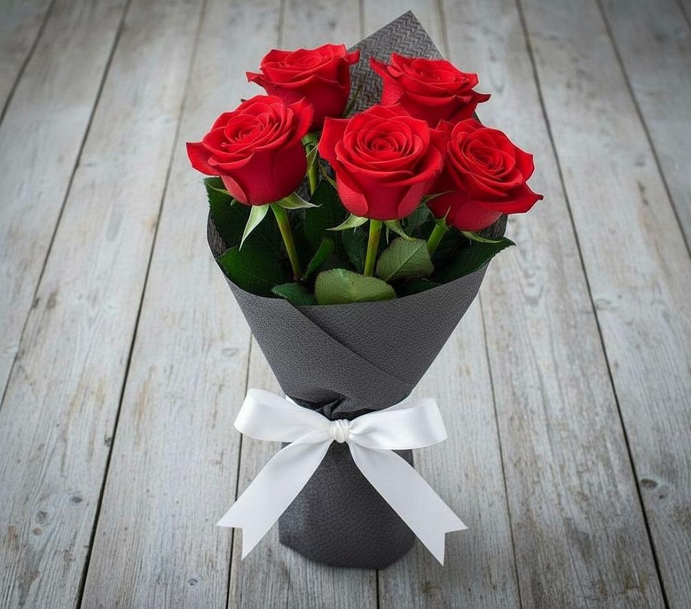 Букет 5 Красных роз Эдлесс Лав в Кардоникской